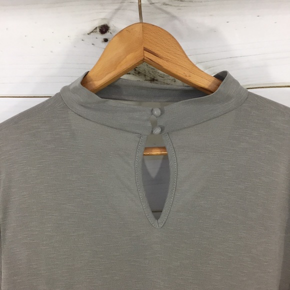 ANDREE by UNIT V-Neck Top with Bell Sleeves, L - Picture 4 of 10